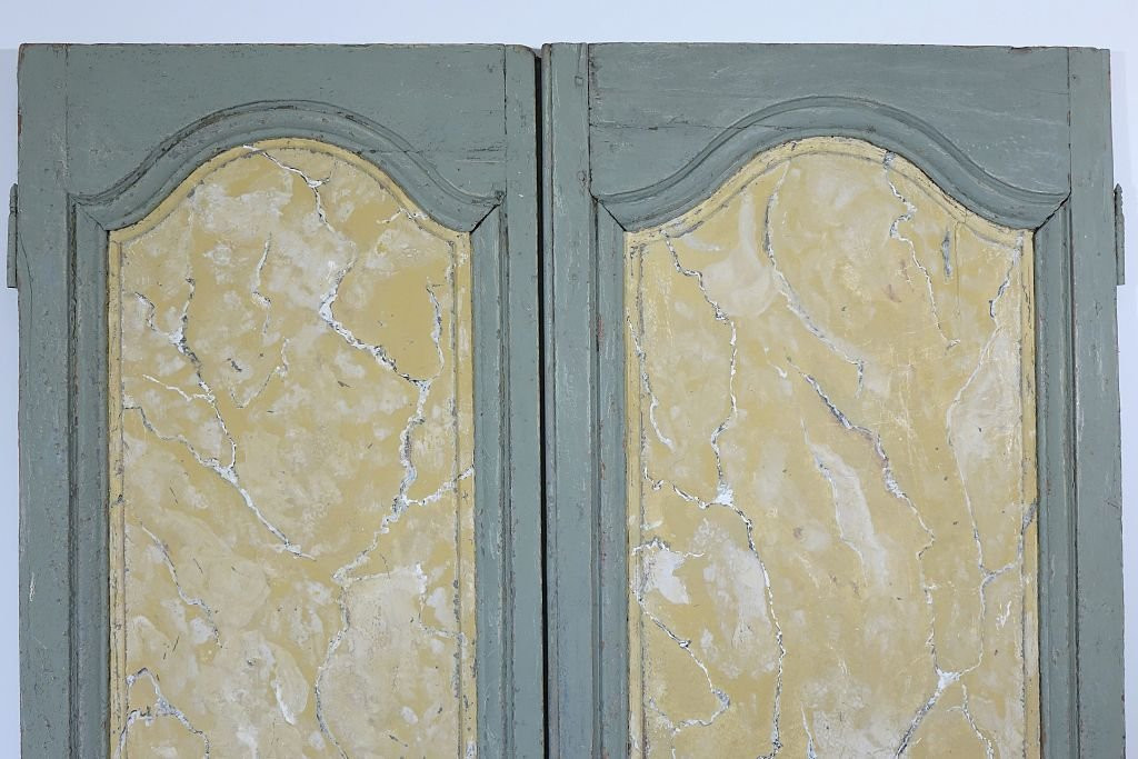 Paire de portes peintes faux marbre d'époque XVIIIème-photo-1