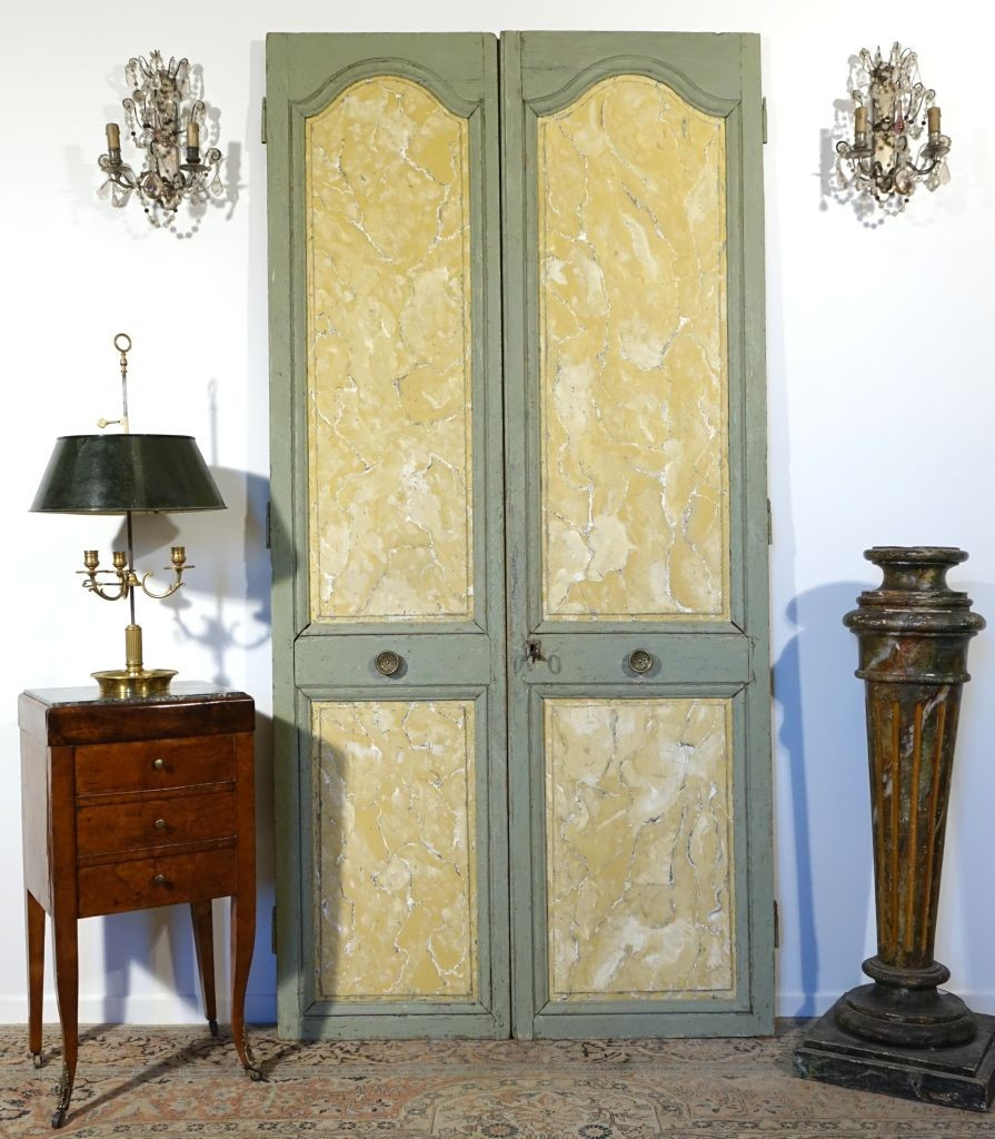 Paire de portes peintes faux marbre d'époque XVIIIème