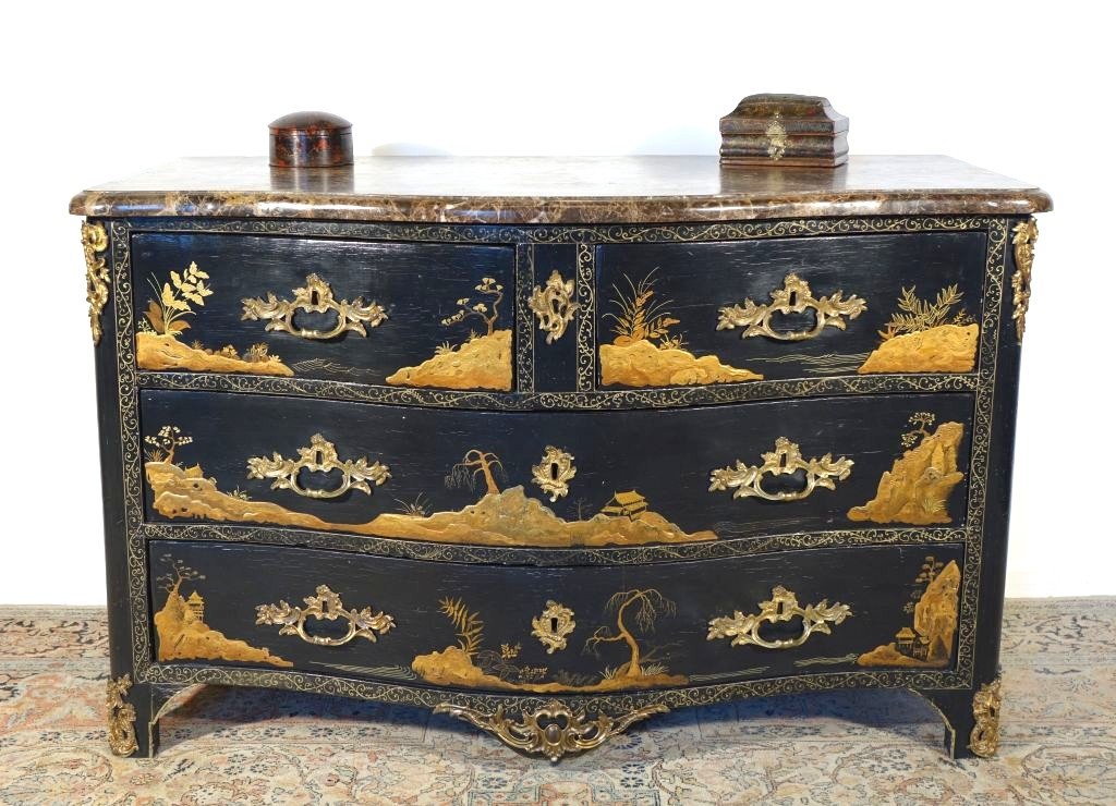 Commode en vernis martin estampillée M.CRIARD