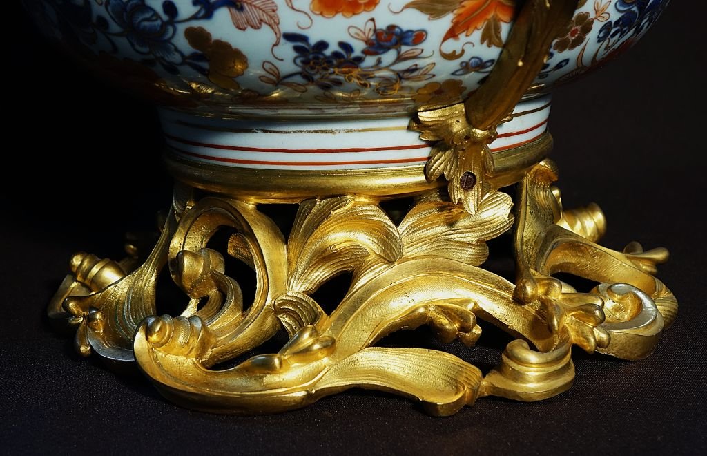 Large Imari Porcelain Bowl With Gilded Bronze Mounts-photo-4