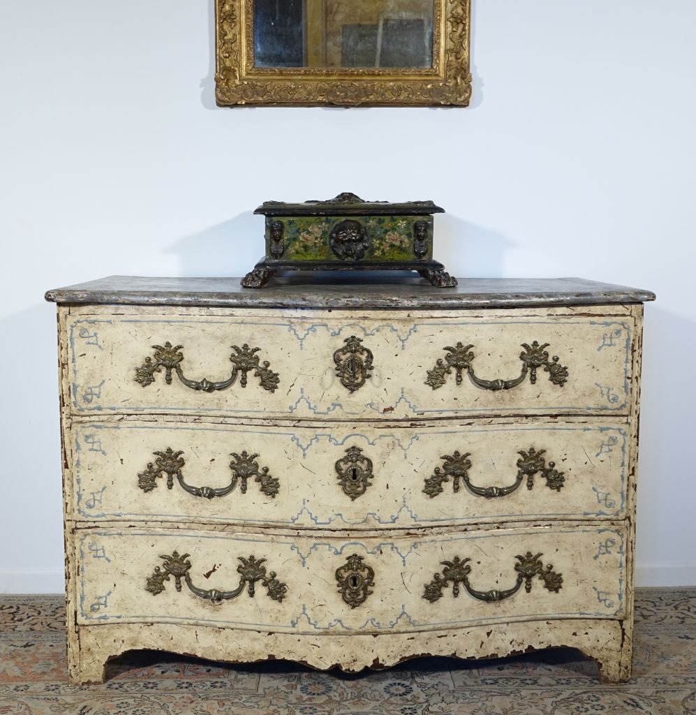 Commode peinte époque Régence plateau faux marbre
