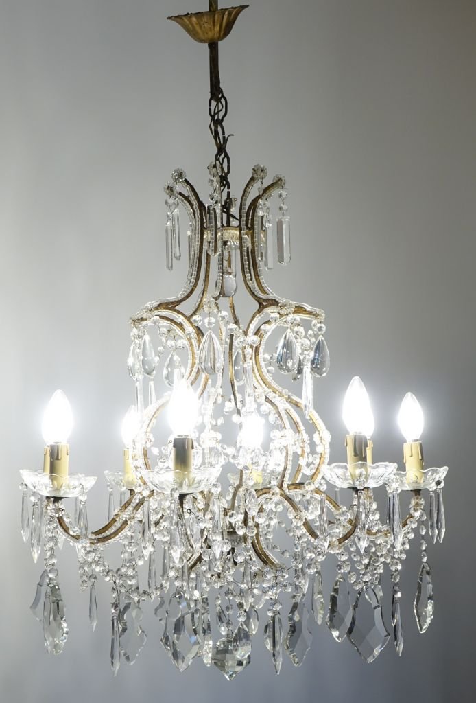 Lustre cage à rangs de perles à huit lumières
