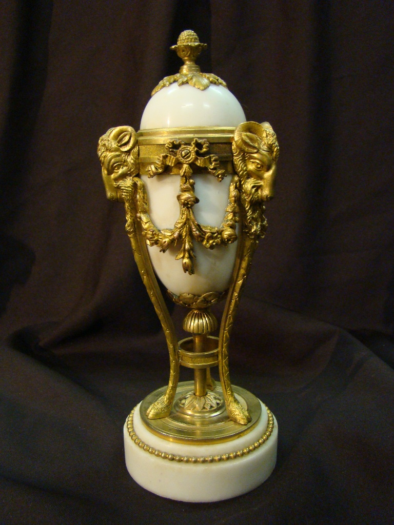 Pair Of Cassolettes In Marble And Gilt Bronze-photo-4