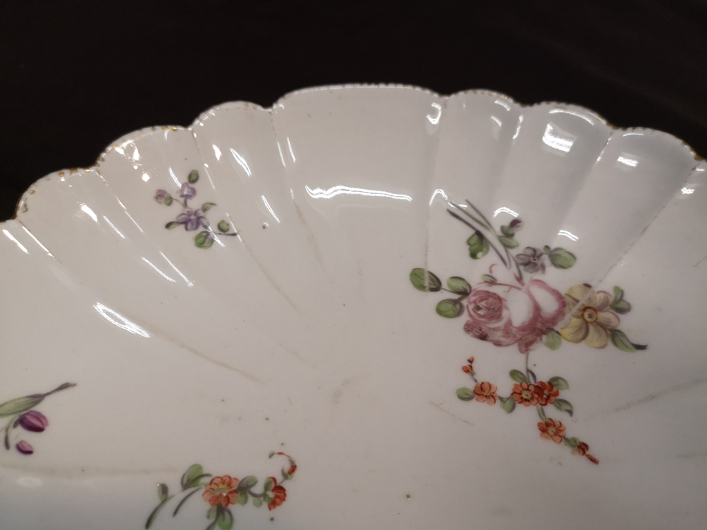 Petit Plat Creux En Porcelaine. Manufacture De Boissettes. -photo-1