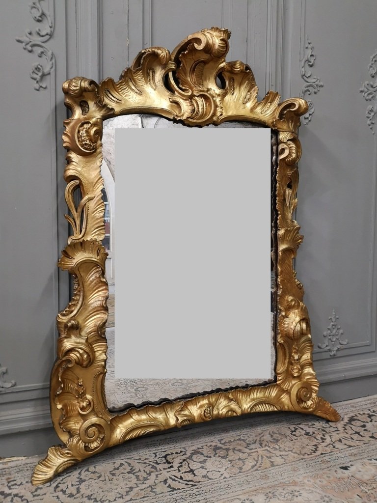 Miroir Italien En Bois Doré d'époque Louis XV. Milieu XVIIIème