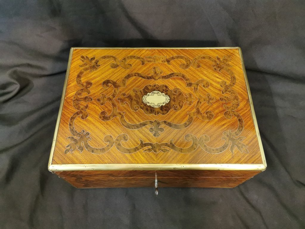 Coffret En Marqueterie Et Laiton De Style Louis XIV. Epoque Milieu XIXème-photo-4