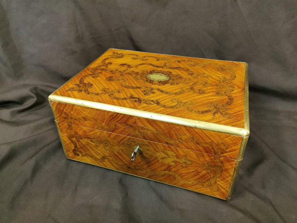 Box In Marquetry And Brass Louis XIV Style. Middle XIXth