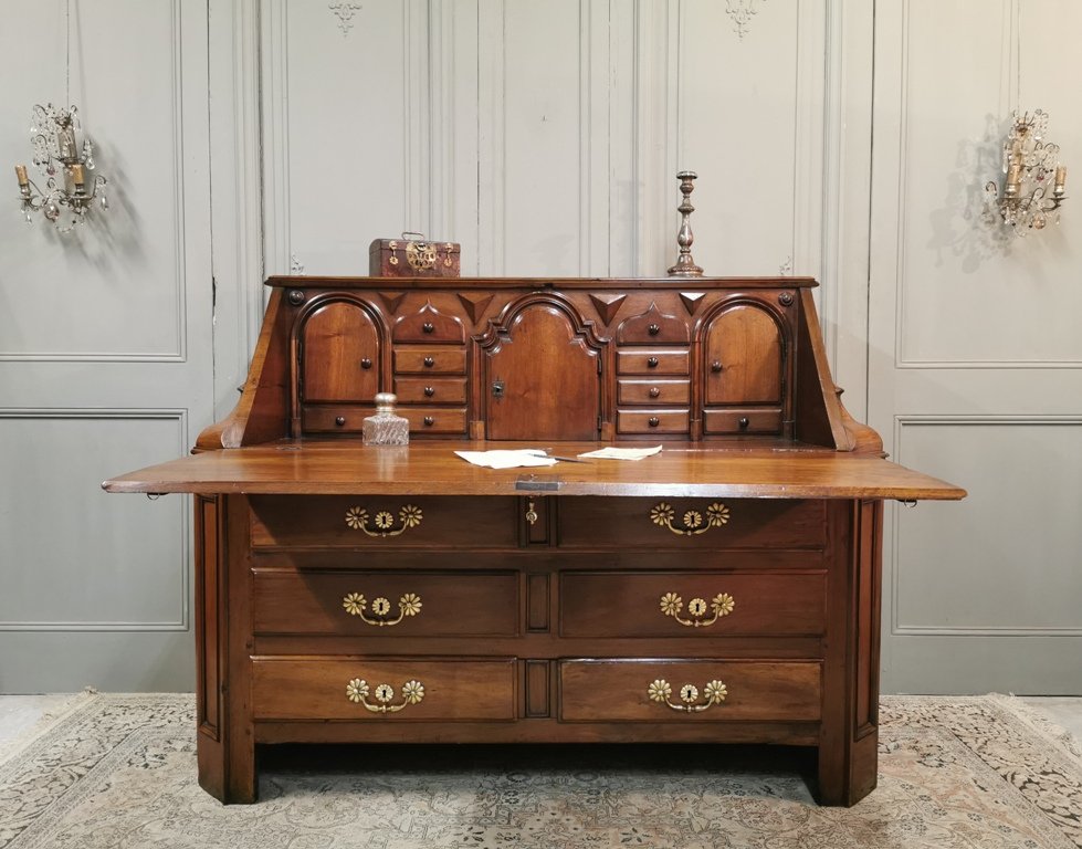 Important Scriban En Noyer Massif d'époque Louis XIV. Fin XVIIème / Début XVIIIème