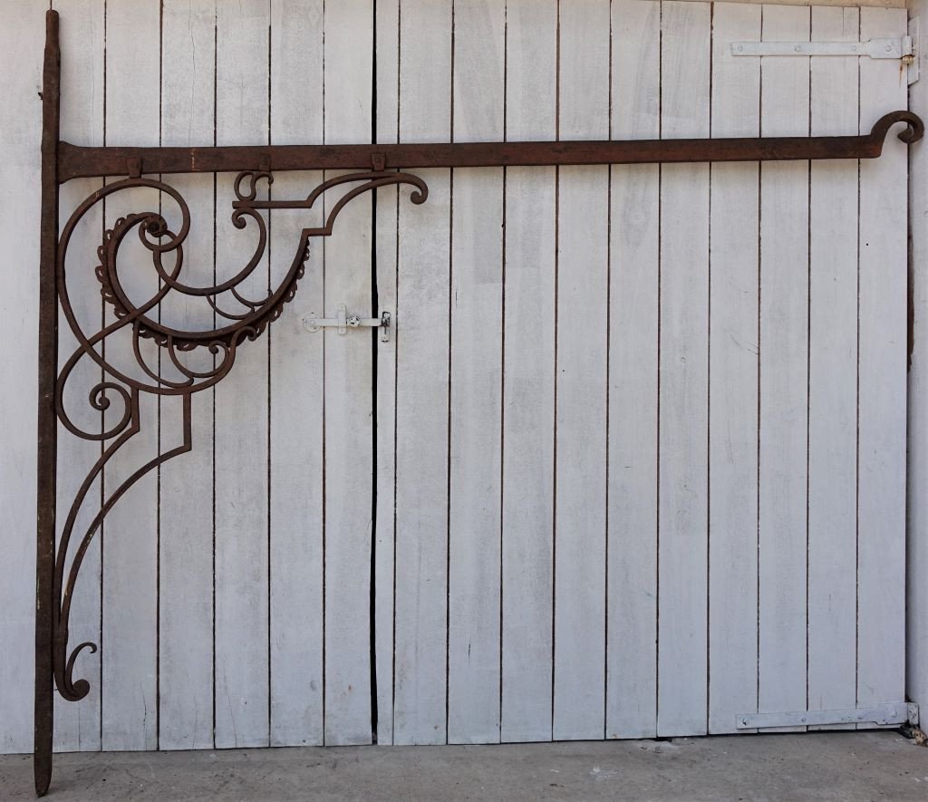 Grande Potence Porte-enseigne En Fer Forgé. Epoque XVIIIème