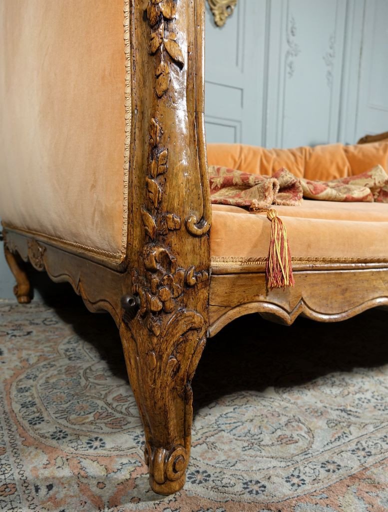 Louis XV Period Bed In Molded And Carved Walnut. Middle 18th Century.-photo-3