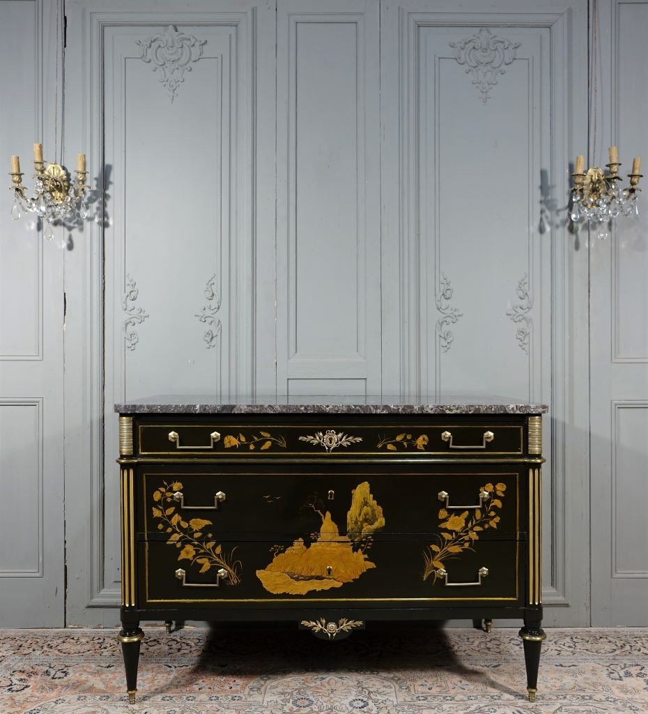 Commode d'époque Louis XVI Relaquée Aux Motifs Japonais