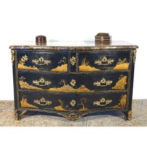 Commode en vernis martin estampillée M.CRIARD