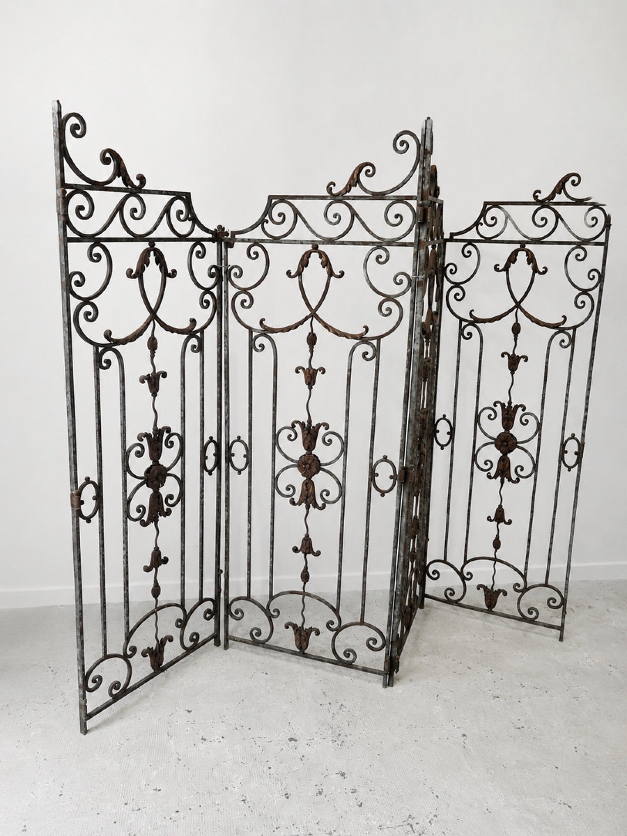 2 Pairs Of Wrought-iron Grilles