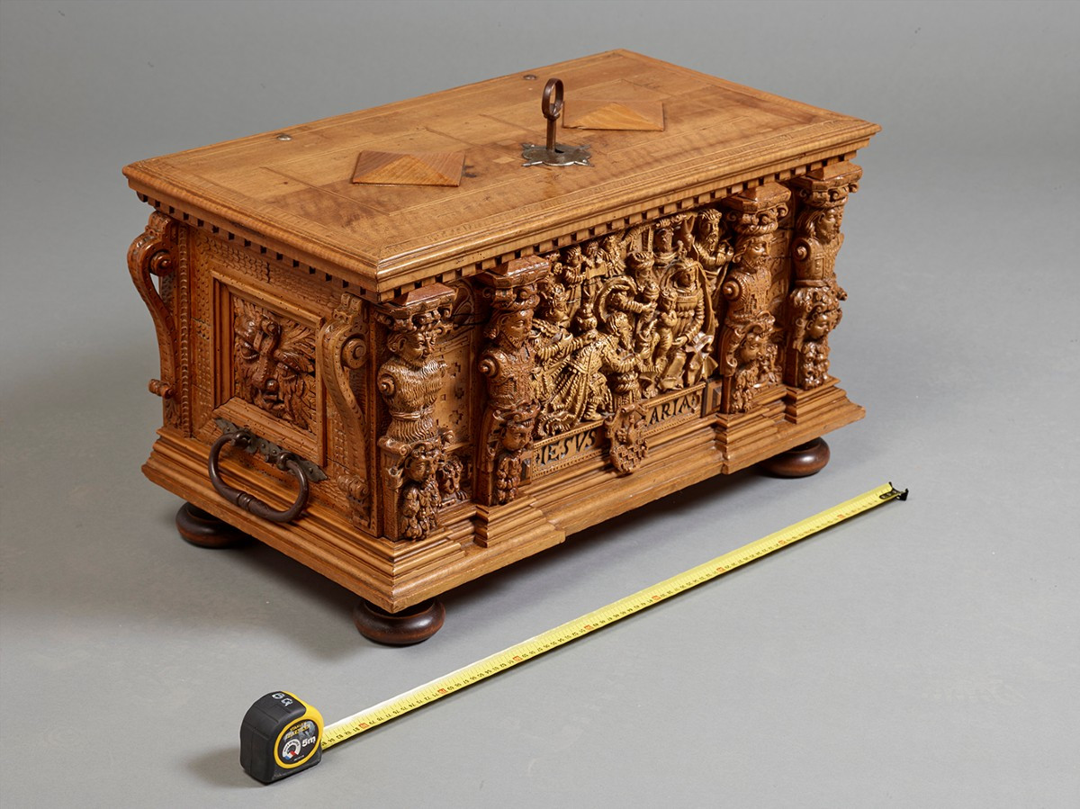 Coffre de Mariage en noyer d'époque XVIe-photo-3