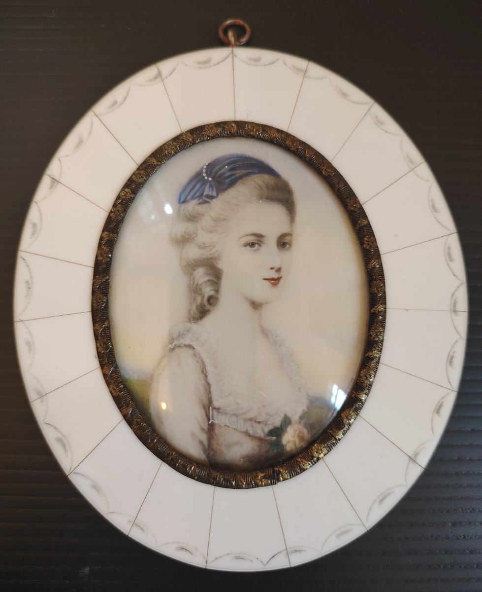 Miniature peinte , représentant le portrait d’une jeune femme élégante, Napoléon III