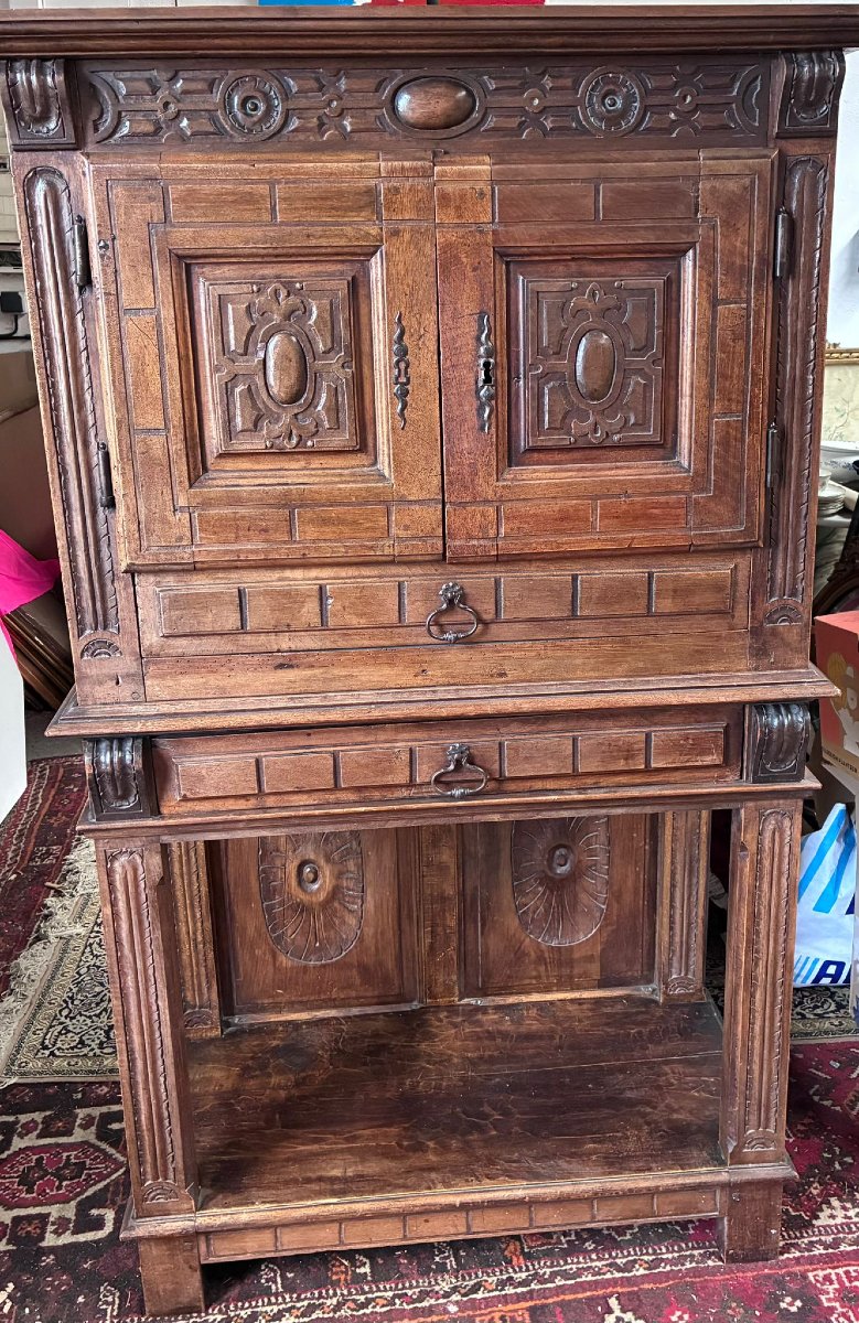 Buffet Renaissance de la fin du XIXe siècle, décoratif et bien proportionné.