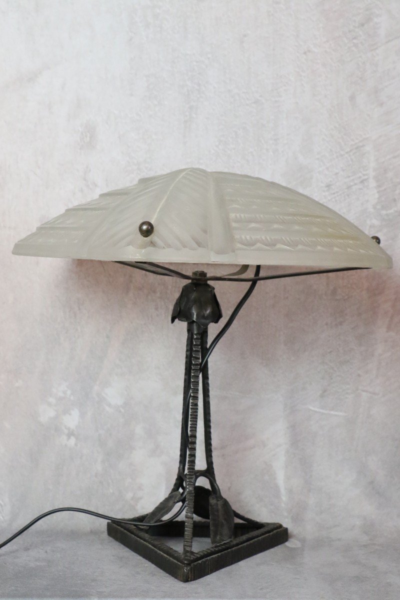Noverdy - Belle Et Grande Lampe Art Déco - Signée - Verre Moulé Pressé - 1920/30-photo-1