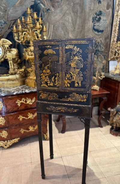 Cabinet en laque de chine XIX