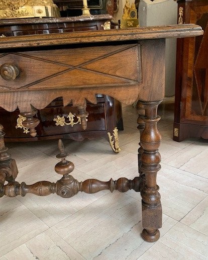 18th Century Walnut Table-photo-3