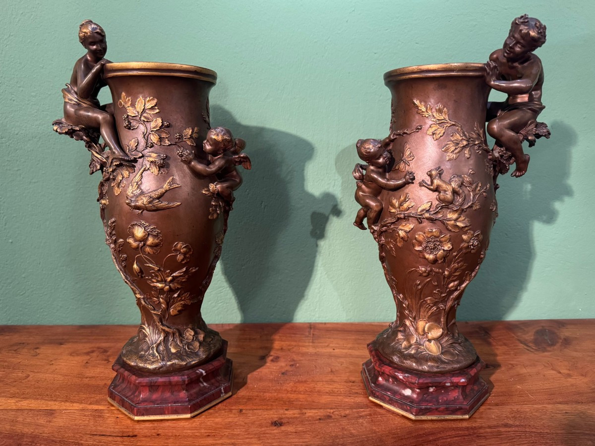 Paire de vases en bronze signés Barbedienne