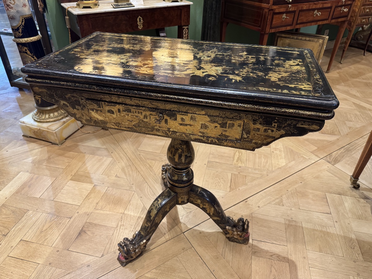 Table à jeux en laque 19ème