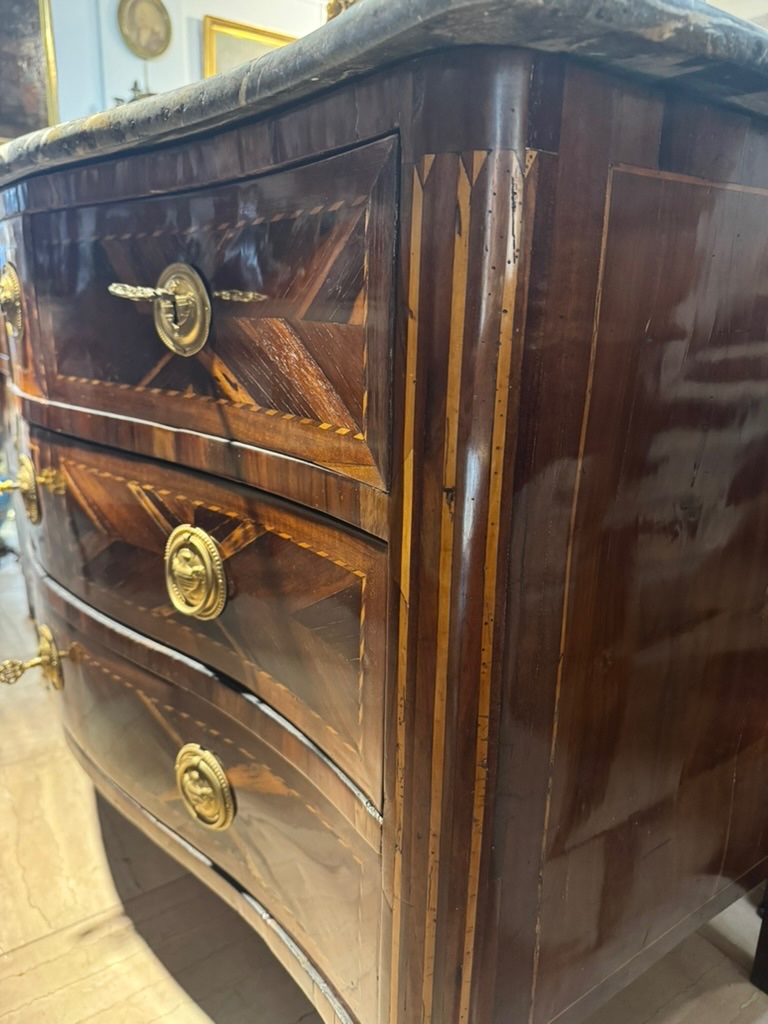 Commode d'époque Transition Louis XV-Louis XVI marquetée-photo-1