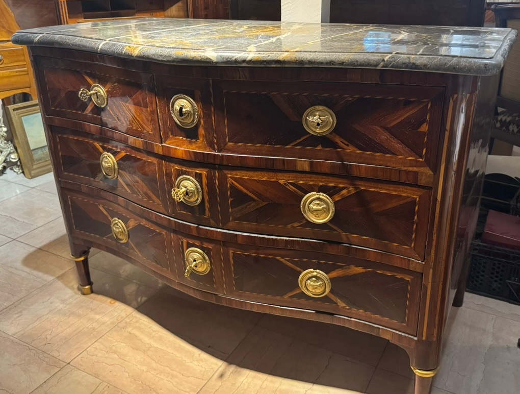 Commode d'époque Transition Louis XV-Louis XVI marquetée-photo-4