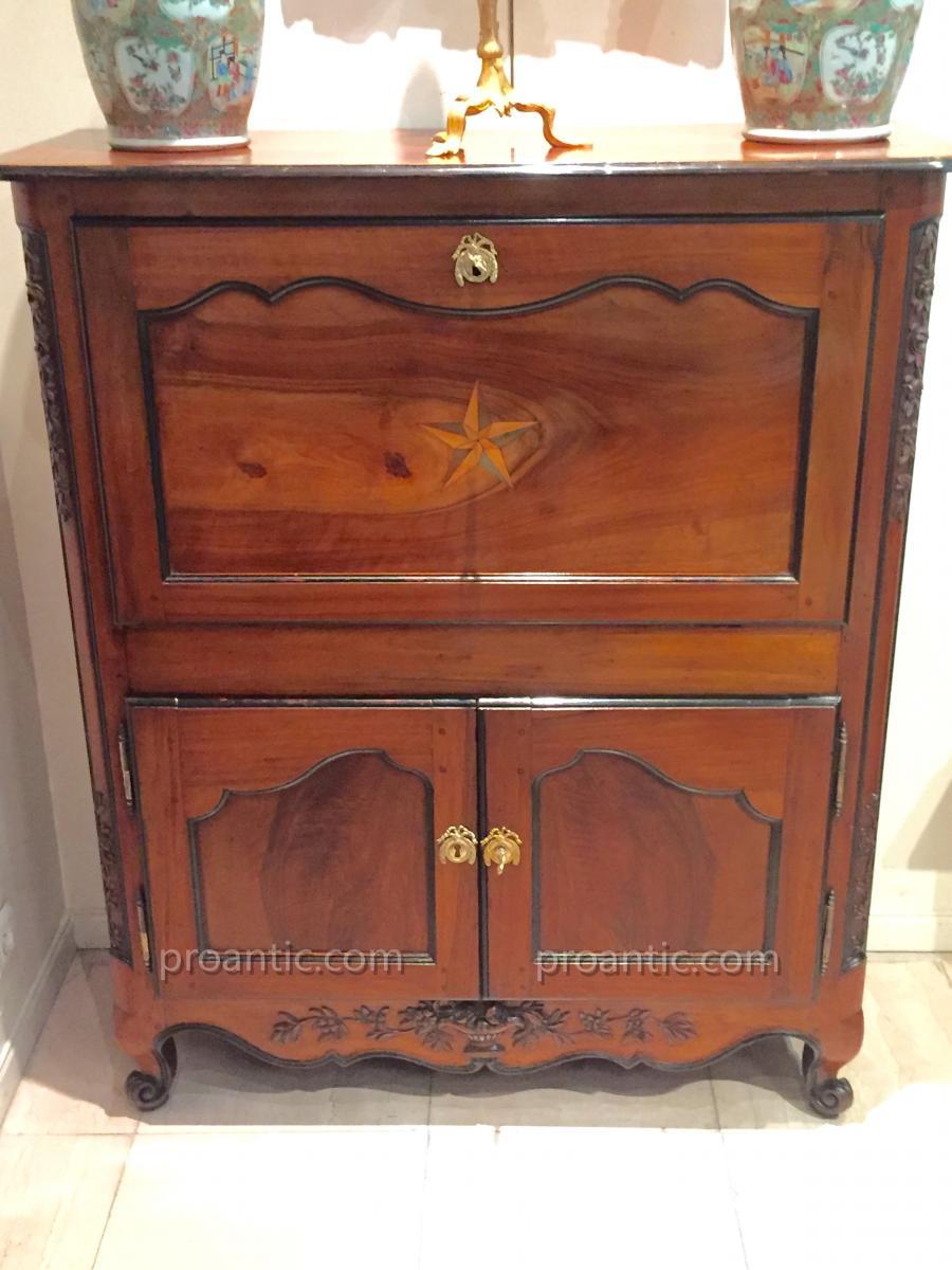 18th Secretary Attributed To The Ax Family