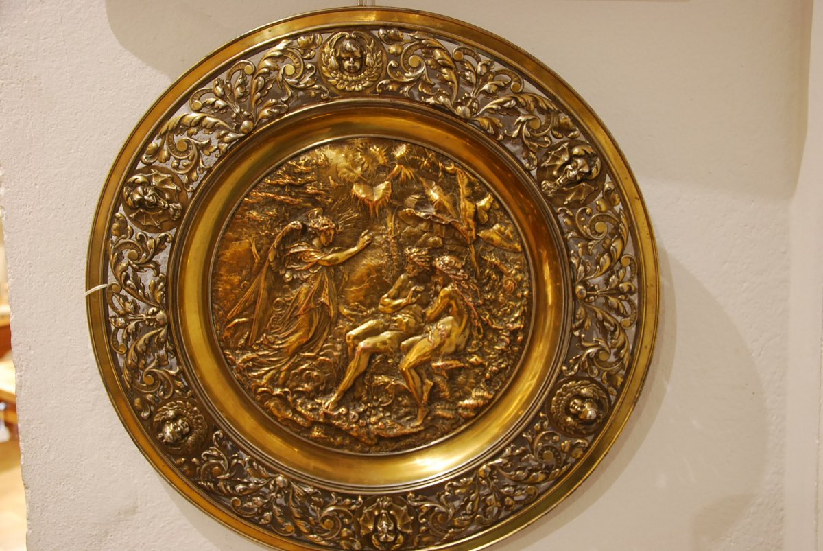 Plat Représentant Adam Et Eve