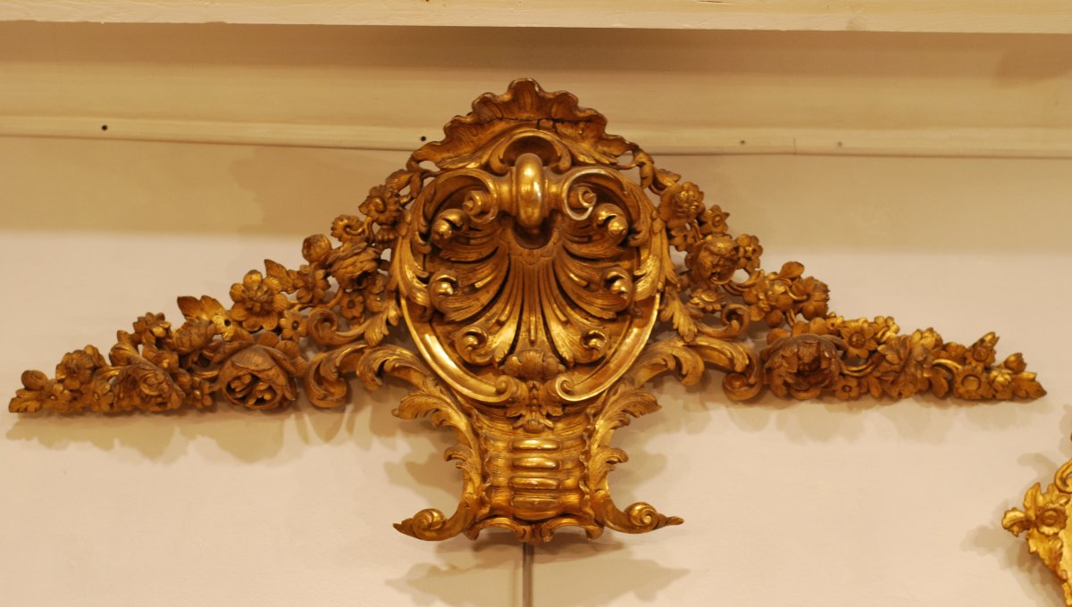 Pediment In Golden Wood 19th-photo-2