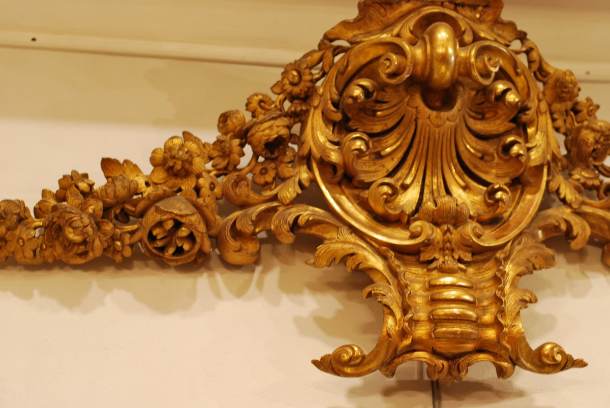 Pediment In Golden Wood 19th-photo-1