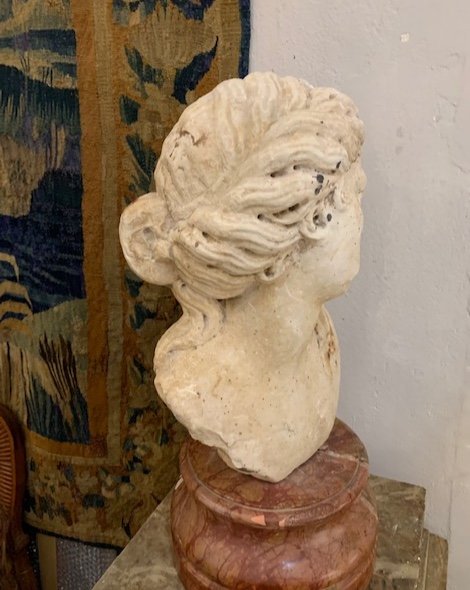 17th Marble Bust Of A Woman-photo-3