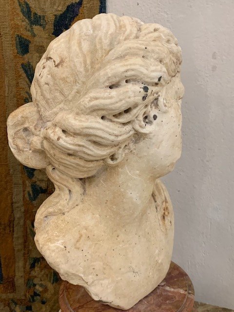 17th Marble Bust Of A Woman-photo-4