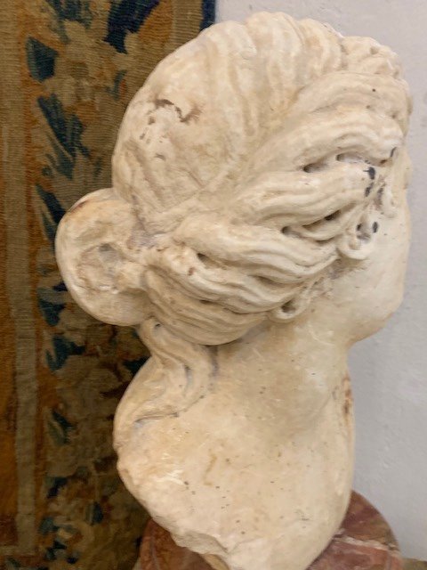 17th Marble Bust Of A Woman-photo-1