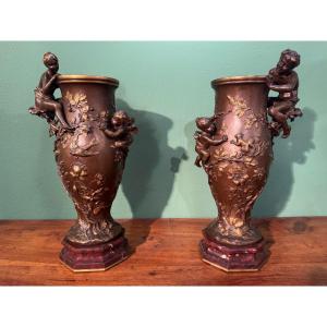 Paire de vases en bronze signés Barbedienne