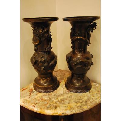 "pair Of Vases With Dragon Decor"