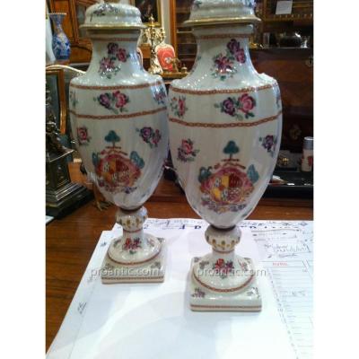 Paire De Vases Aux Blasons "