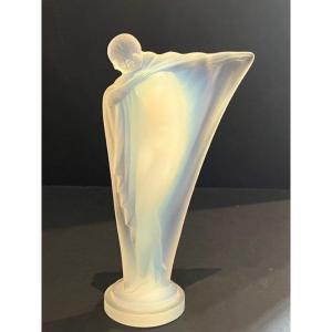 Femme Dénudée Signée Etling En Verre Opalescent 