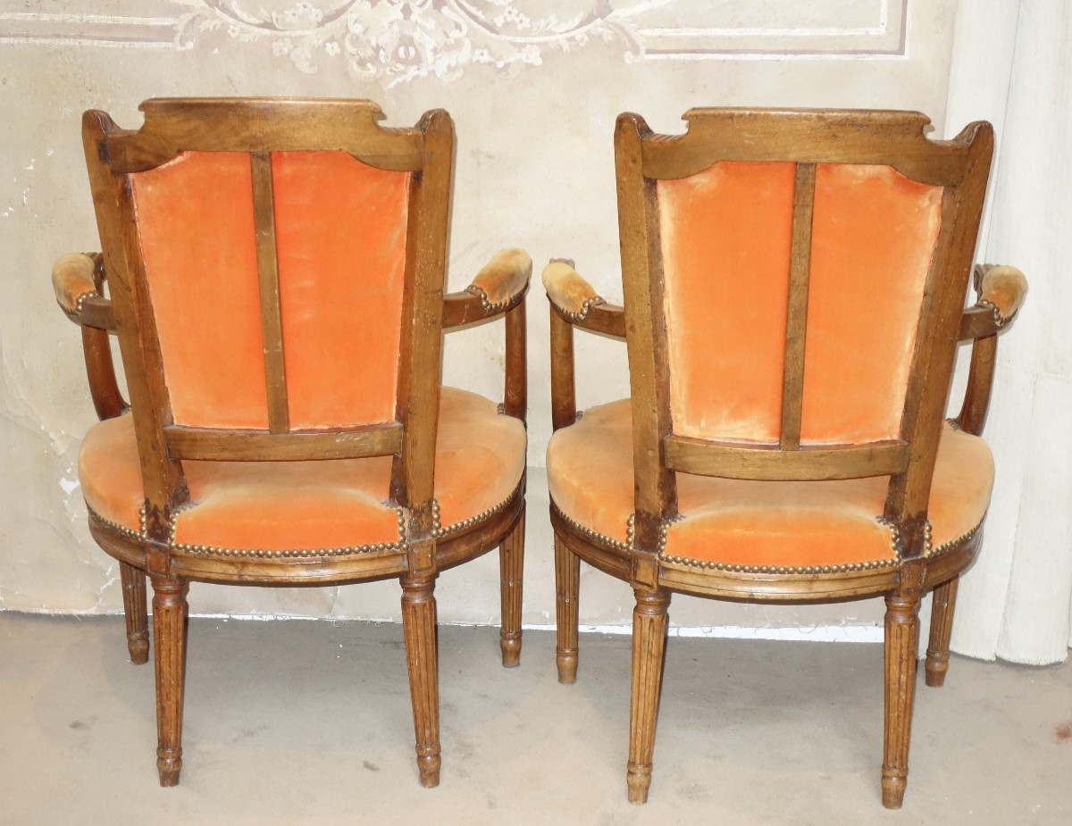 Pair Of Louis XVI Period Walnut Cabriolets-photo-3