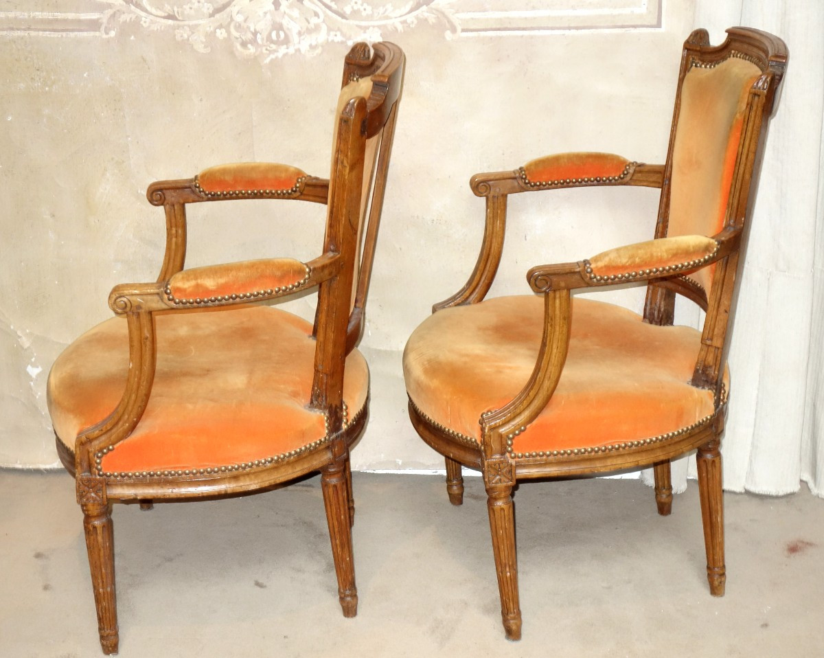 Pair Of Louis XVI Period Walnut Cabriolets-photo-4