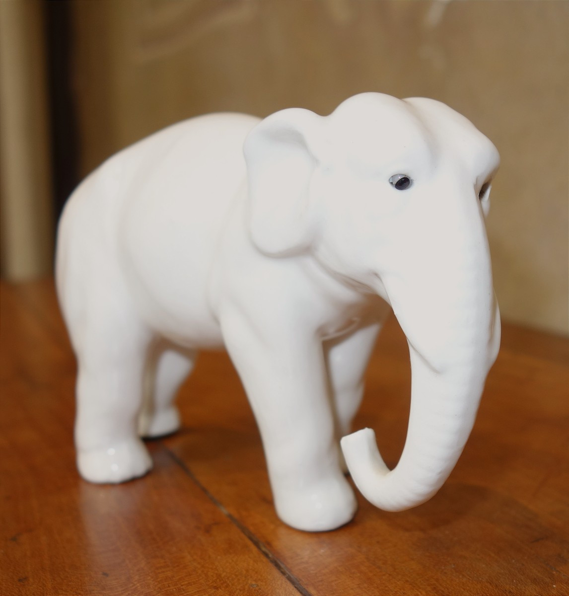  Statuette d'éléphant en porcelaine blanche XXème siècle-photo-1