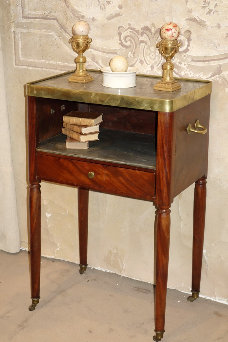 Importante table à encas d'époque Louis XVI en acajou