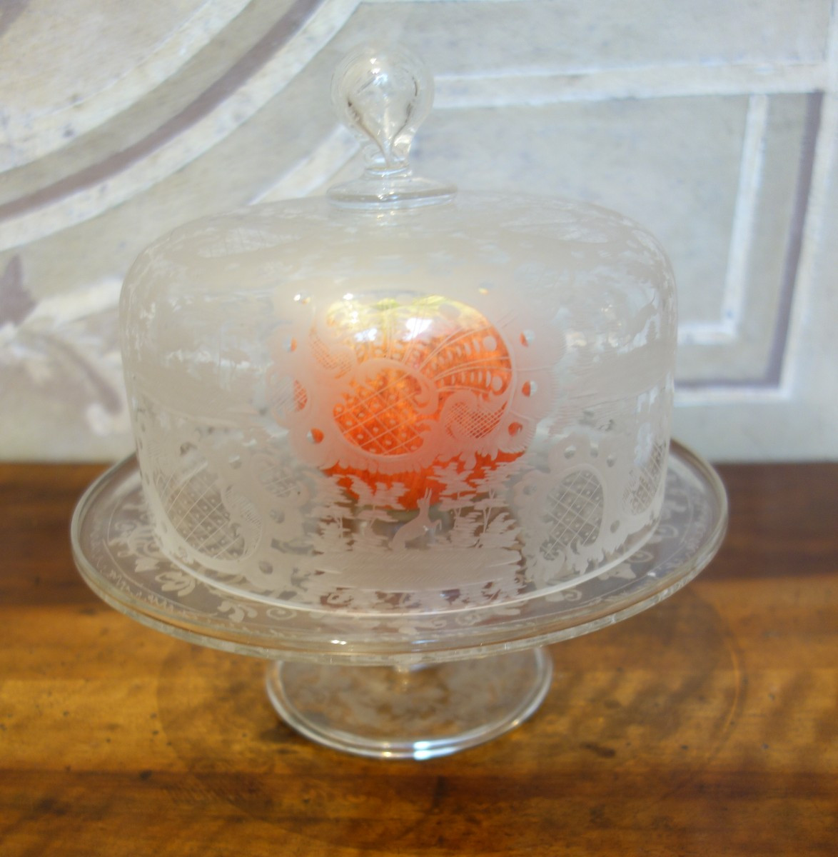 Cloche à fromage sur son présentoir en cristal gravé de Bohême XIXème siècle-photo-3