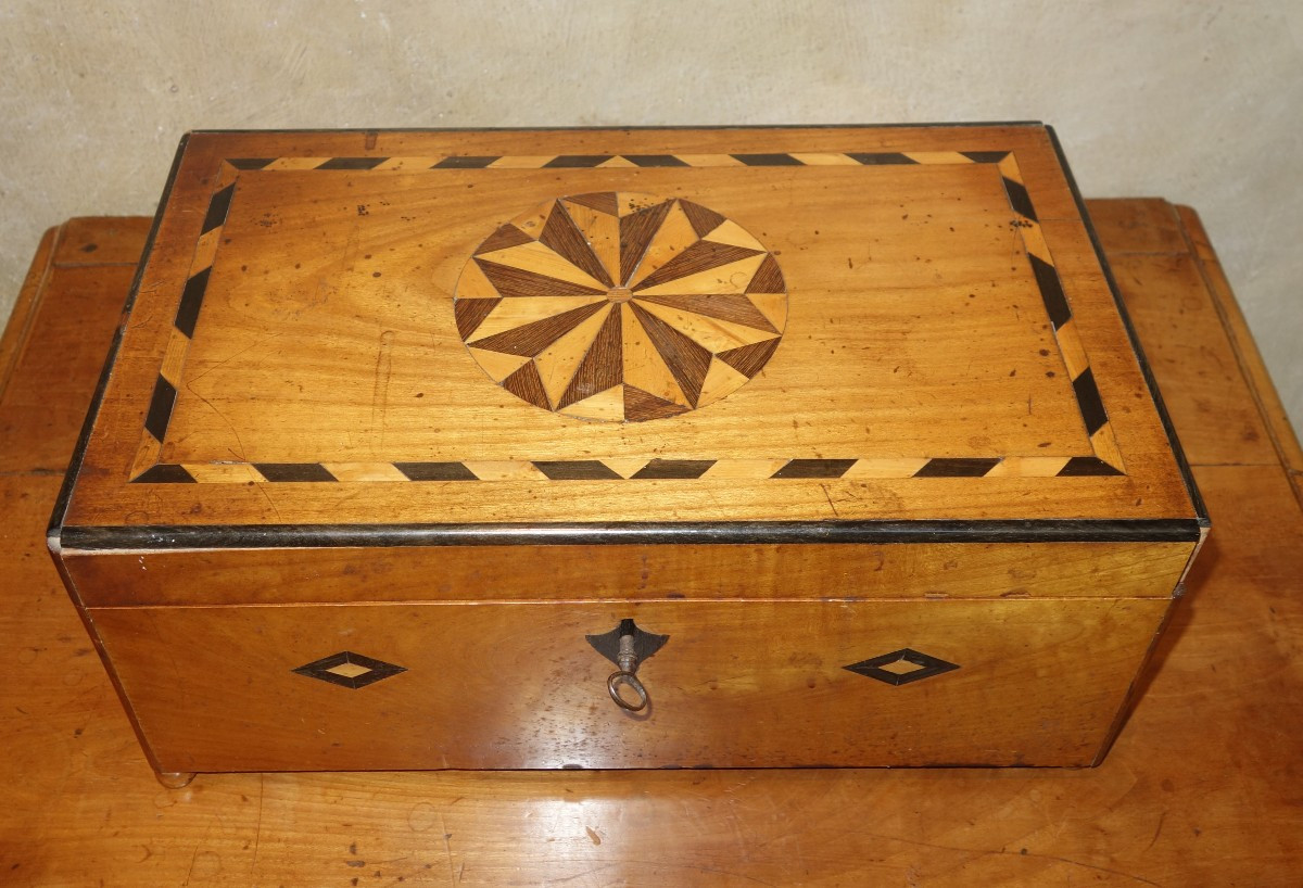 Sewing Box In Walnut Inlaid With A Rosette-photo-2