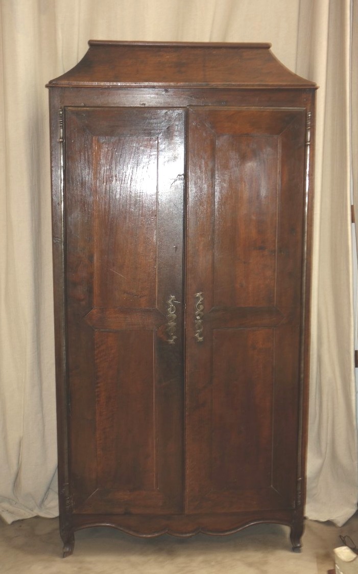 Petite armoire à linge ,travail Malouin du XVIII ème siècle
