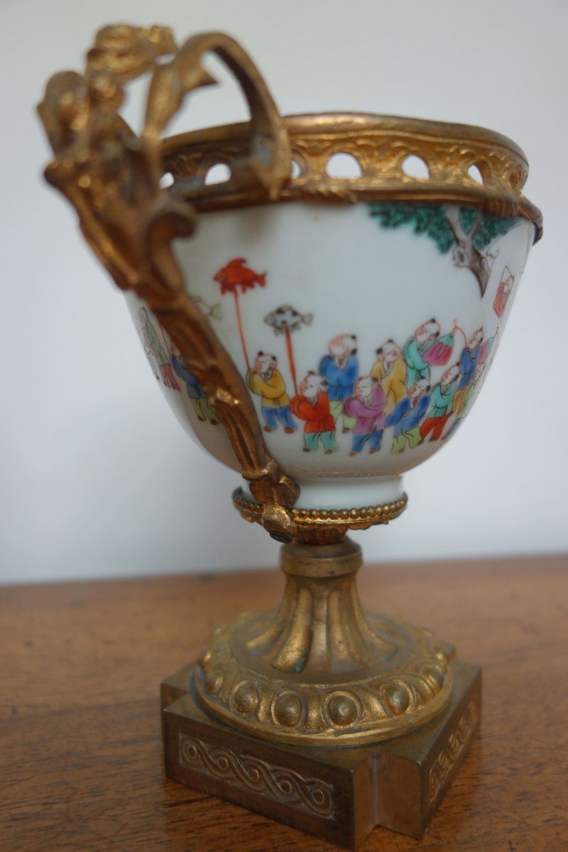 Paire De Coupes En Porcelaine,  Sur Piédouche  En Bronze Ciselé. époque XIXéme-photo-4