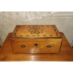 Sewing Box In Walnut Inlaid With A Rosette