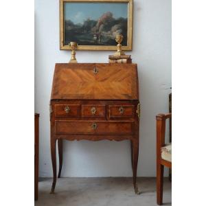 Petit Bureau De Pente En Placage De Bois De Rose d'époque Louis XV, XVIIIème Siècle