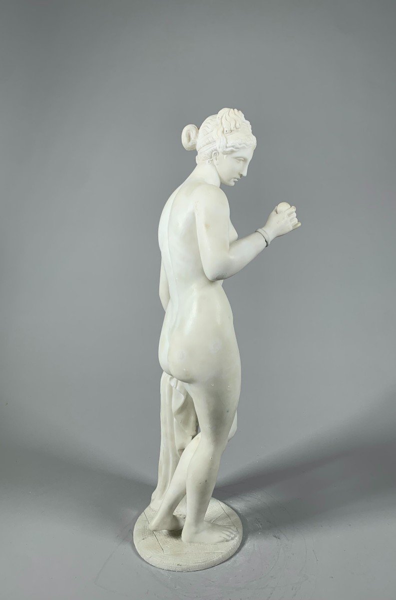 Sculpture En Marbre Blanc XIXeme Siecle Représente Vénus à La Pomme-photo-1