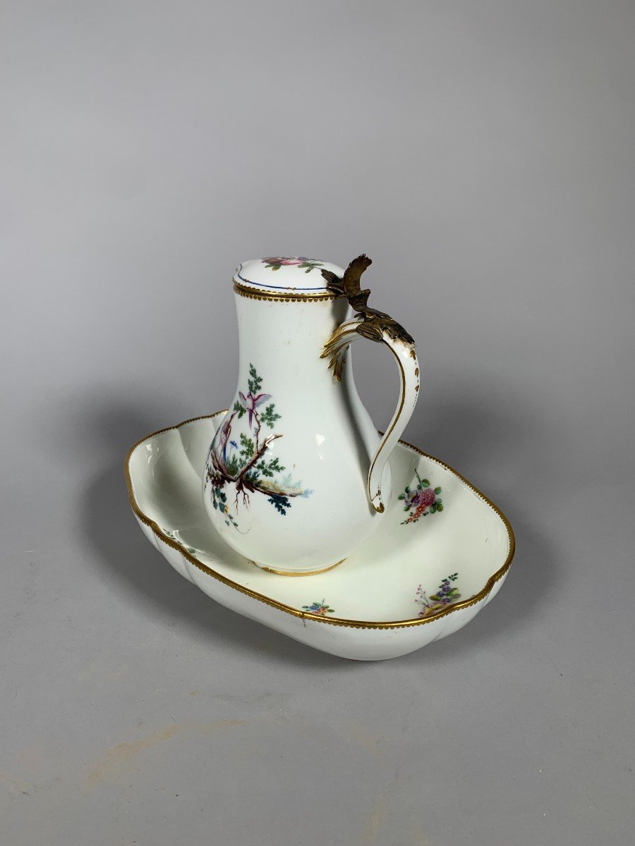Pot à Eau Couvert En Porcelaine De Sèvres Du XVIIIe Siècle, Daté 1757-photo-4